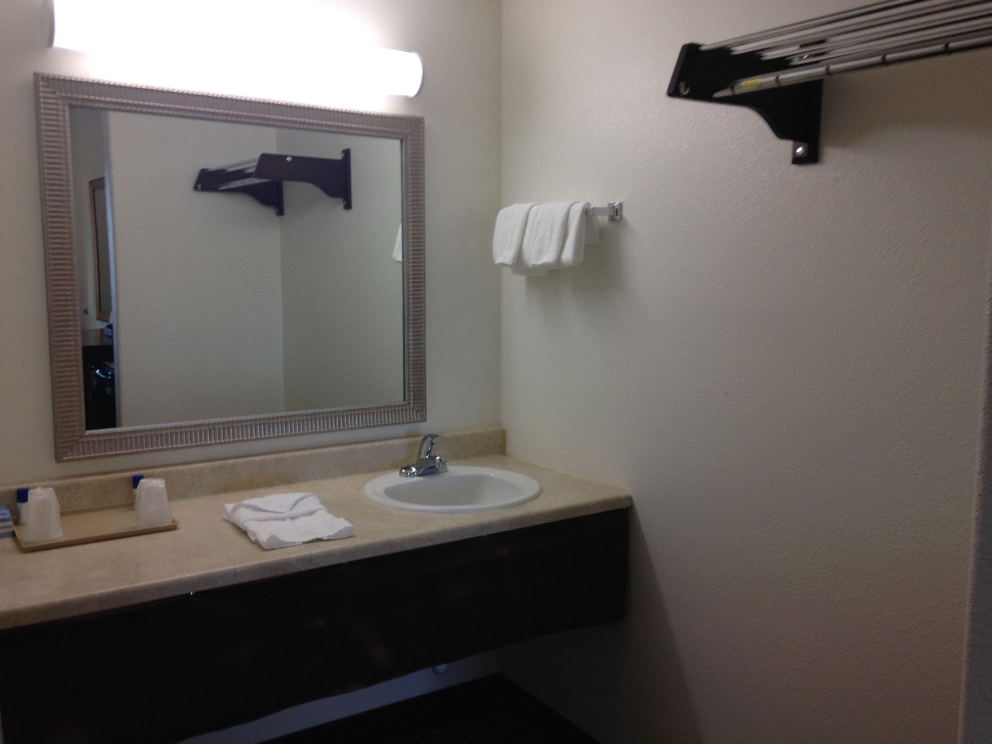 America Inn & Suites Ridgecrest Ngoại thất bức ảnh