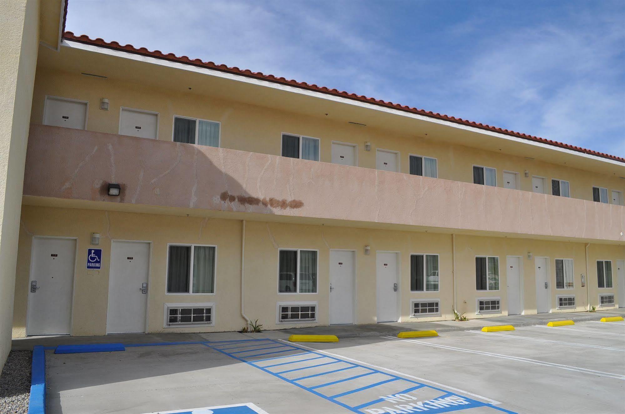 America Inn & Suites Ridgecrest Ngoại thất bức ảnh